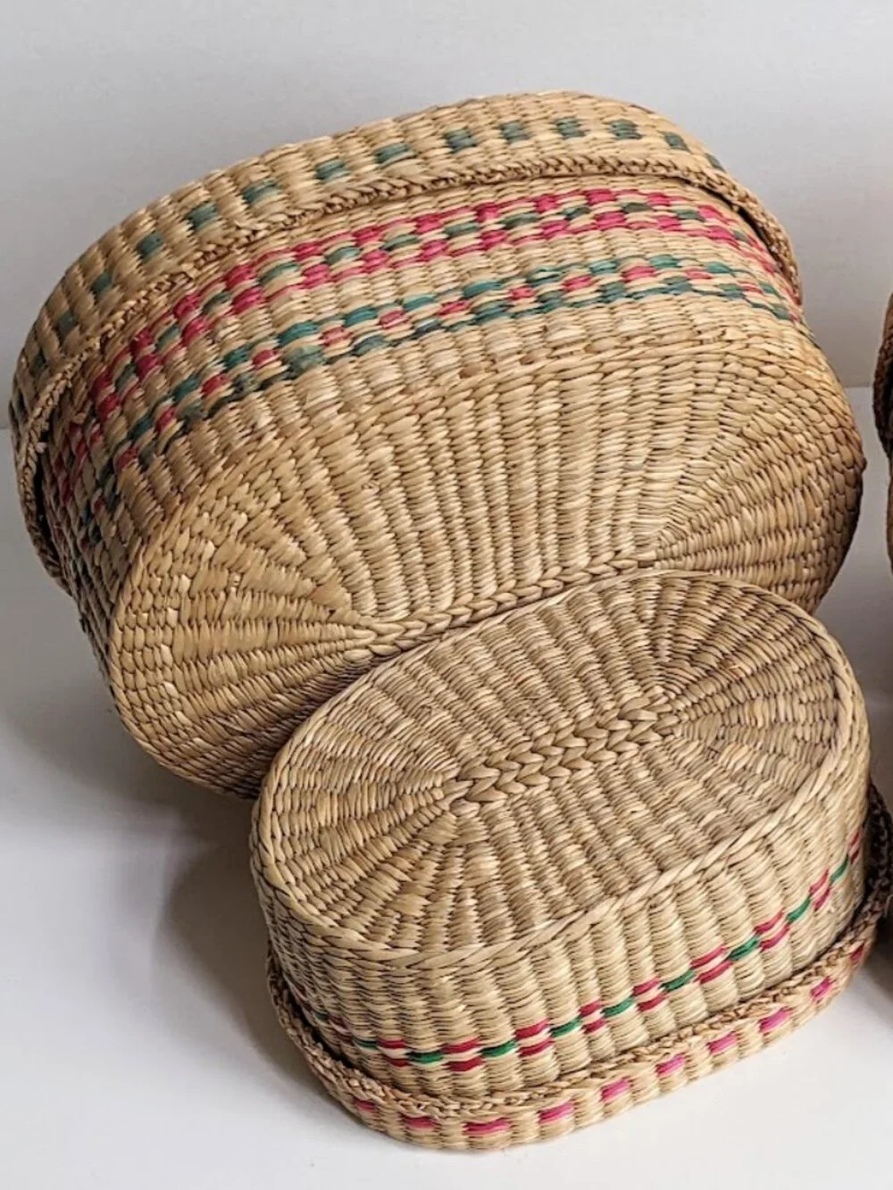 Vtg Sweet Grass Oval Nesting / Stacking Baskets Small Lidded Storage Boxes Set